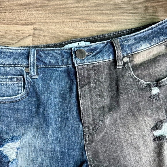 CAbi Park Colorblock Denim Shorts Distressed Frayed Hems Stretch Size 2 - Picture 3 of 15